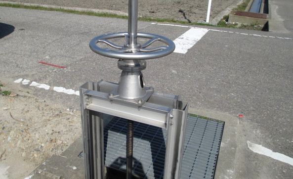 ステンレス製・水門巻上機